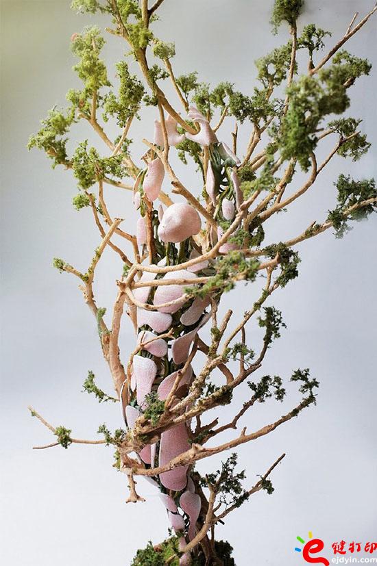 3d打印藝術(shù)品,3d打印作品,3d打印工藝品,3d打印藝術(shù)雕塑,3d打印藝術(shù),3D打印服務(wù) 3D打印有多神奇？這個(gè)話題一直被大家能津津樂道的談?wù)撝?。答案其?shí)也簡單，那就是3D打印擁有無限可能。本文有藝術(shù)家用3D打印樹木來詮釋一年四季的變化。一起來看看。