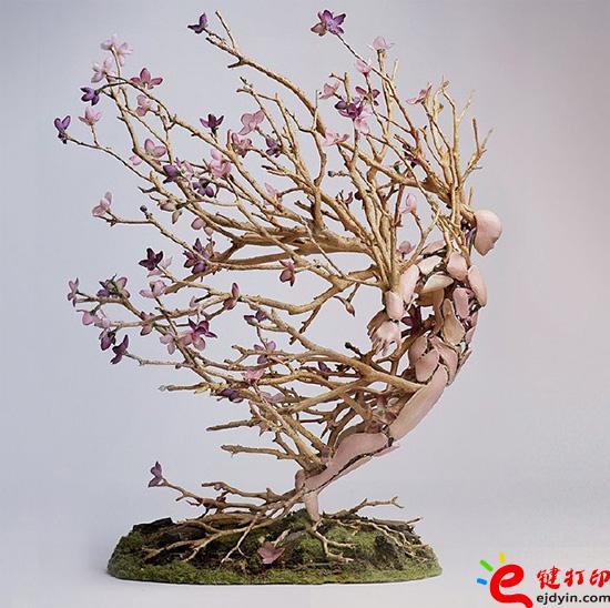 3d打印藝術(shù)品,3d打印作品,3d打印工藝品,3d打印藝術(shù)雕塑,3d打印藝術(shù),3D打印服務(wù) 3D打印有多神奇？這個(gè)話題一直被大家能津津樂道的談?wù)撝?。答案其?shí)也簡單，那就是3D打印擁有無限可能。本文有藝術(shù)家用3D打印樹木來詮釋一年四季的變化。一起來看看。